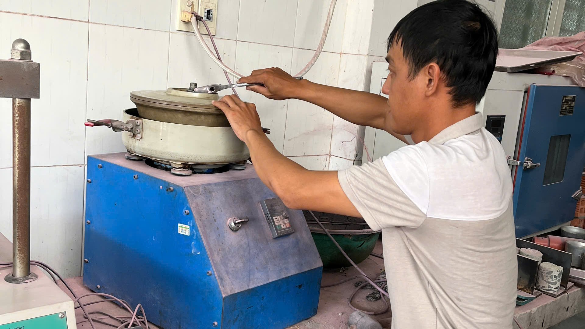 Thử Nghiệm Bê Tông Nhựa Và Nhựa Bitum Phục Vụ Công Trình Giao Thông